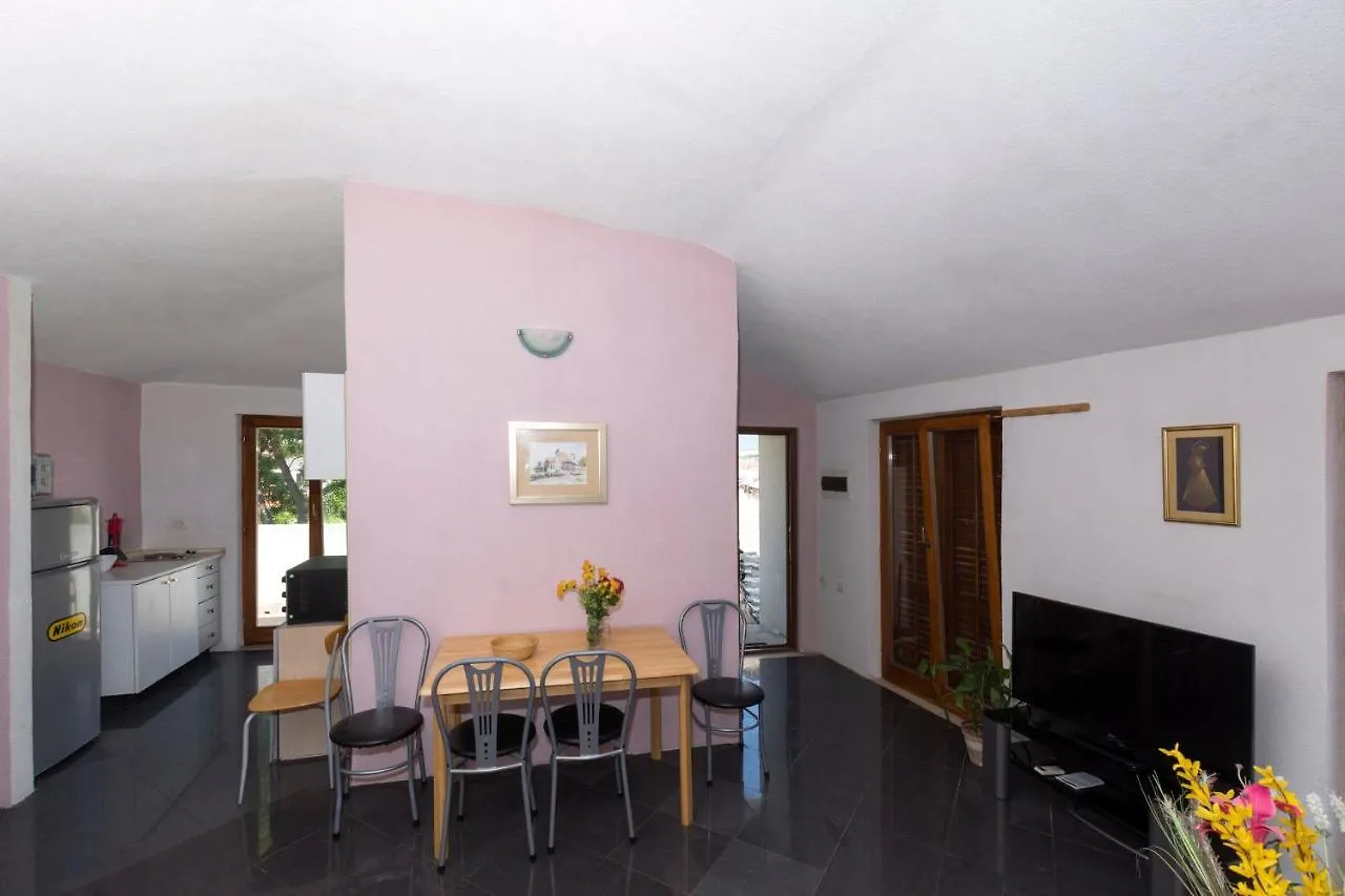 Apartments In Old Town, Two Rooms & One Room Split 0*,