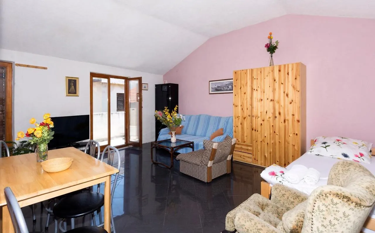 Apartments In Old Town, Two Rooms & One Room Split 0*,